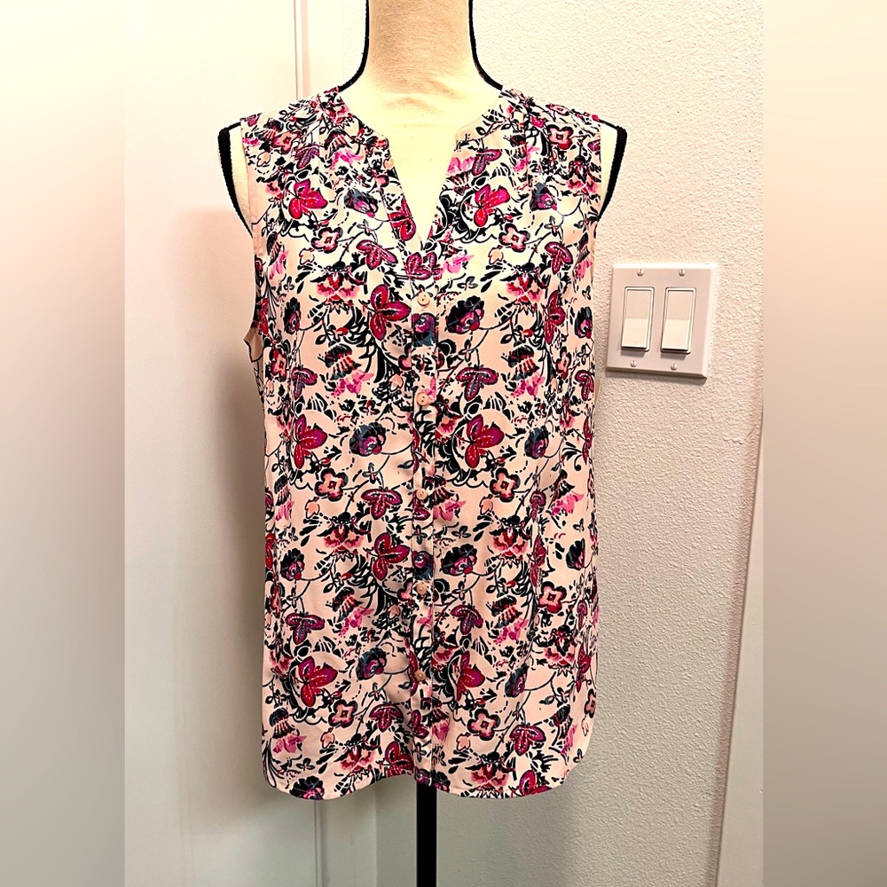 New with tag pink peach stencil floral front buttoned shirt/blouse size M